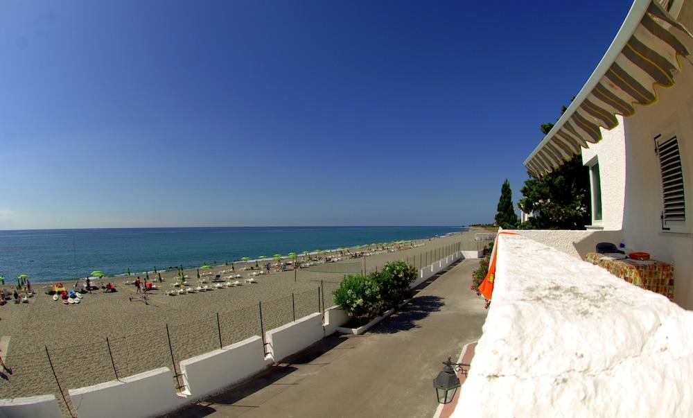 Hotel Villaggio Club Altalia Brancaleone 外观 照片
