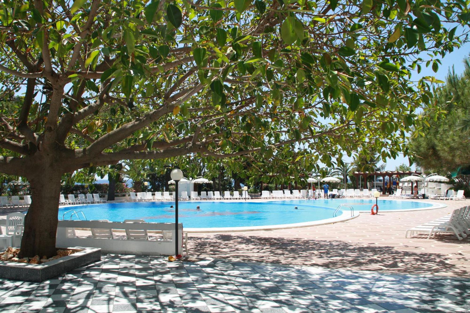 Hotel Villaggio Club Altalia Brancaleone 外观 照片